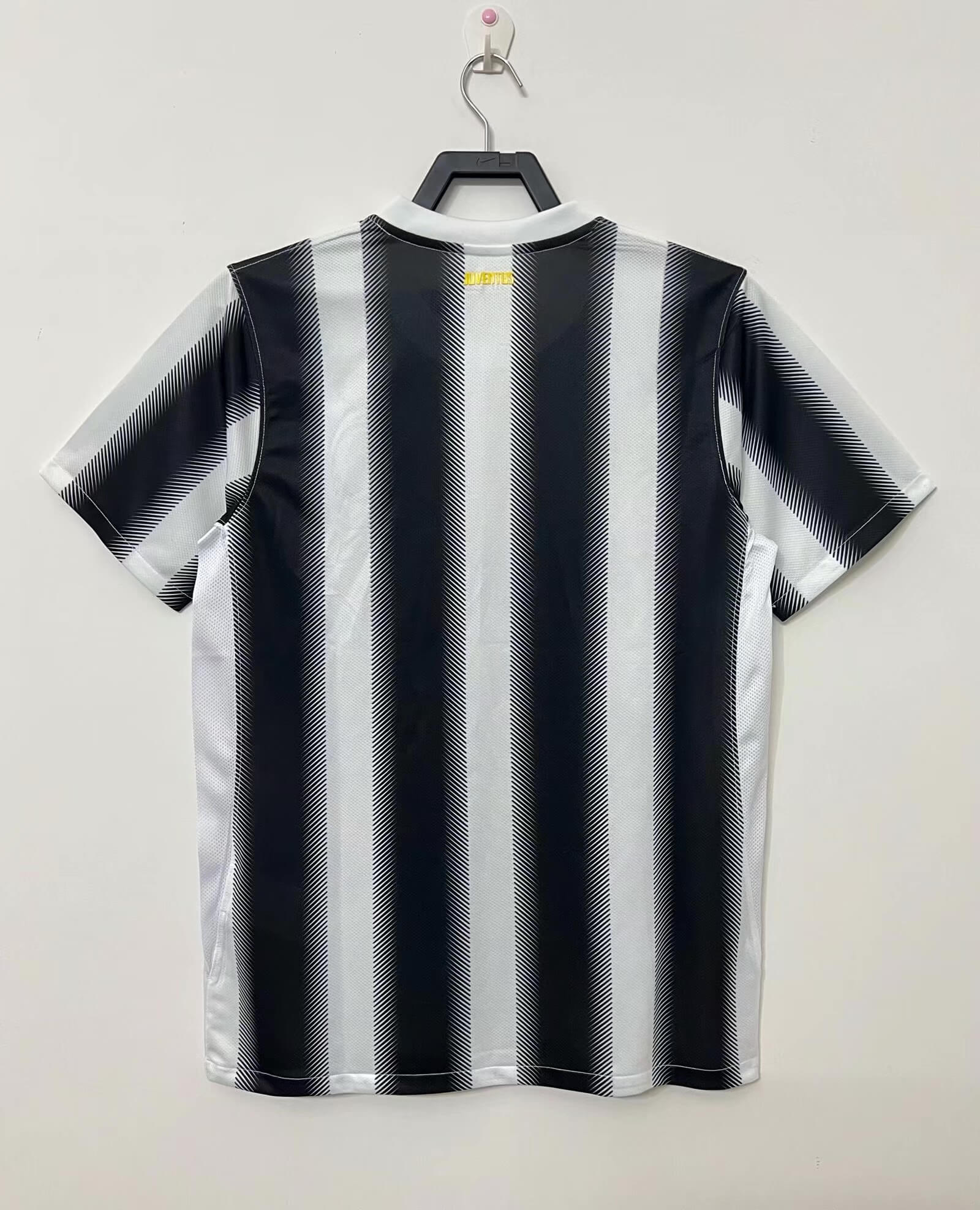 Retro Juventus Home Jersey 2011/12 - minejerseys
